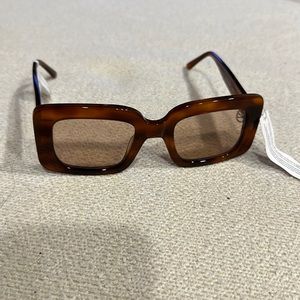 NWT Lu Goldie Mia Sunglasses